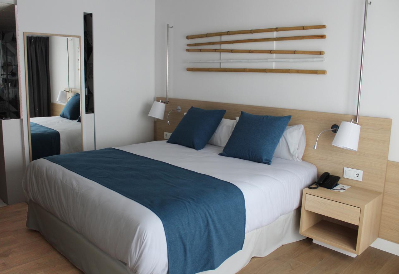 Design Premium Double Room Pool View for Single Use